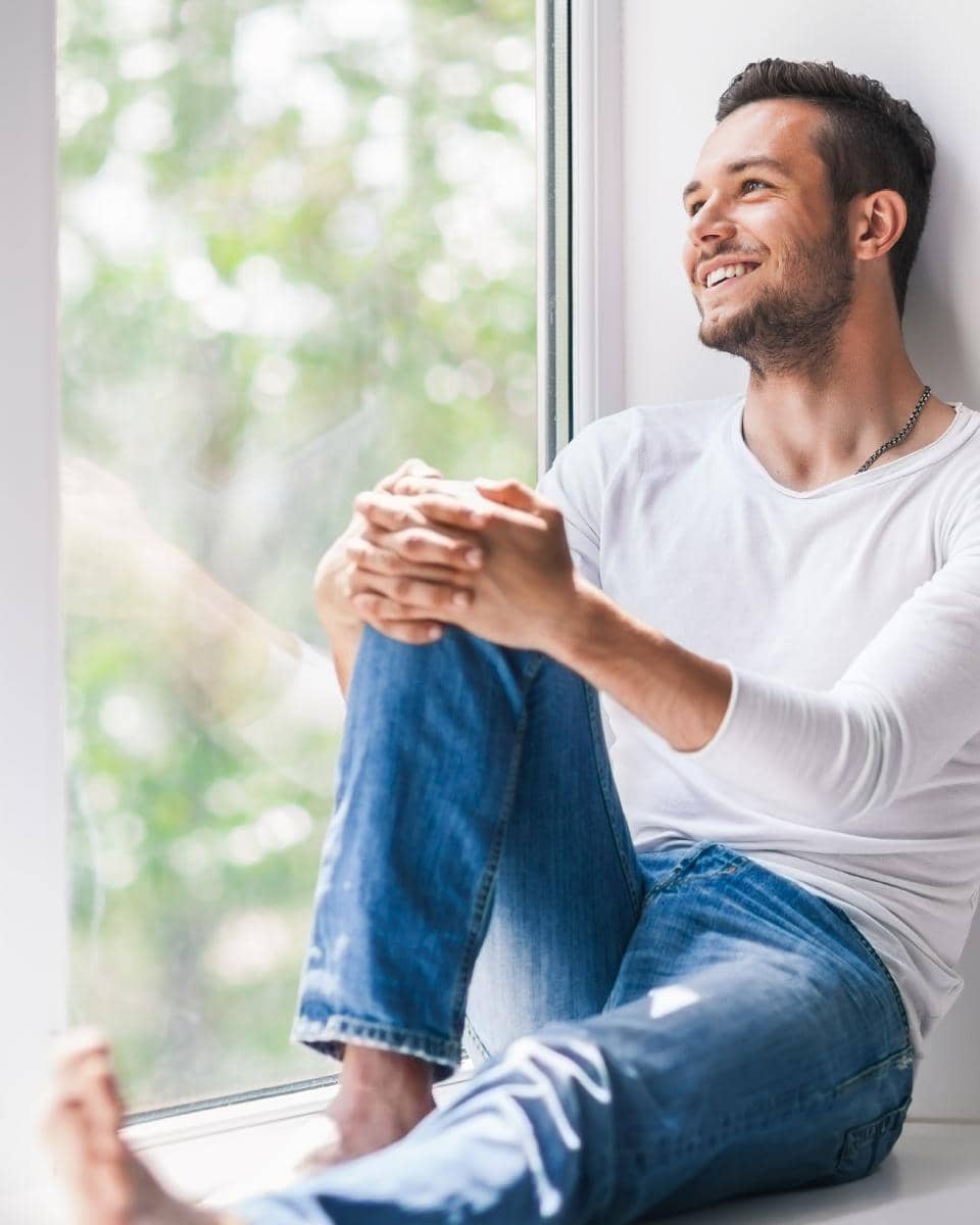 Perfekte Fensterpflege mit den VEKAPRO Produkten mann-am-fenster