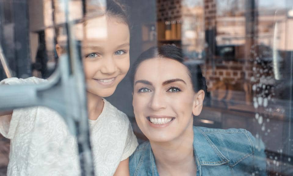 Perfekte Fensterpflege mit den VEKAPRO Produkten mutter-tochter